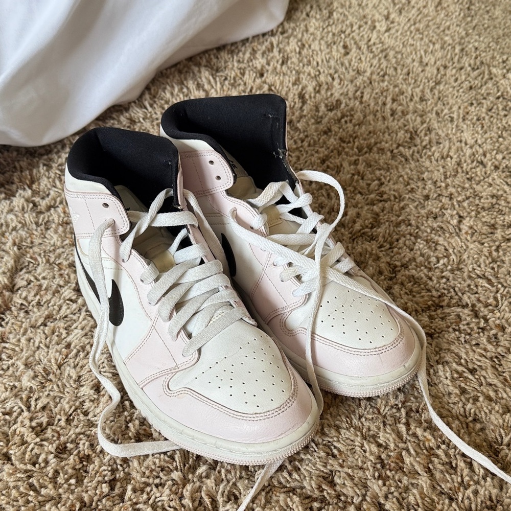 Jordan 1 Mid (barely rose) - Womens
